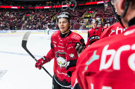 Malmö Redhawks Albert Sjöberg jublar