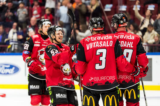 Malmö Redhawks Albert Sjöberg jublar