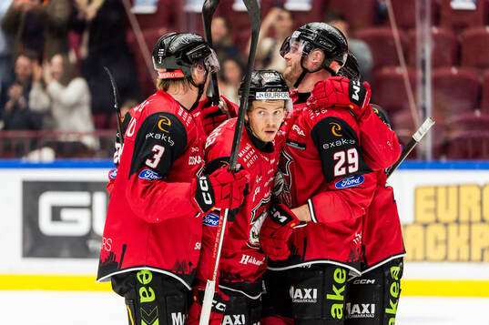 Malmö Redhawks Albert Sjöberg jublar