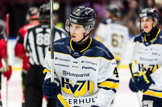 HV71s Hugo Fransson deppar