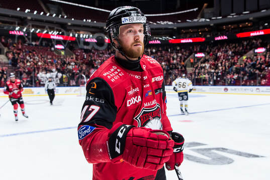 Malmö Redhawks Joakim Ryan jublar