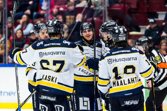HV71s Herman Hansson jublar med lagkamrater