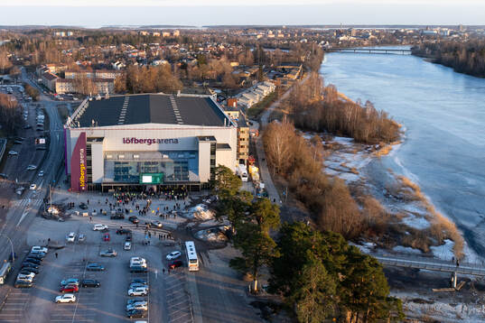 Flygbild över Löfbergs Arena