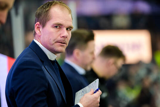 Färjestads tränare Thomas Mitell deppar