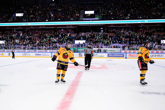 Luleås Olli Nikupeteri och Isac Hedqvist deppar