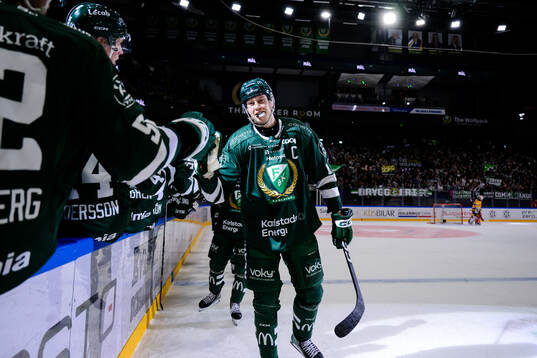 Färjestads Victor Ejdsell jublar