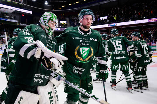 Färjestads målvakt Carl Lindbom och Henrik Björklund