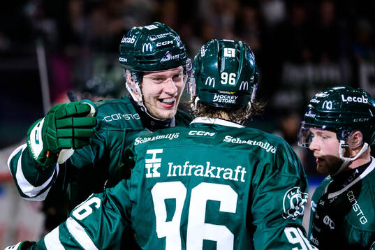 Färjestads Victor Ejdsell jublar