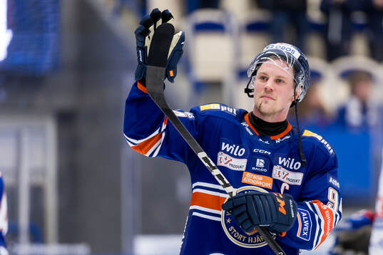 Växjös Joel Persson jublar