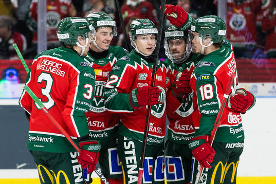 Frölundas Noah Hasa jublar med lagkamrater