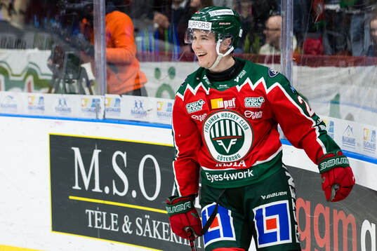 Frölundas Jere Innala jublar