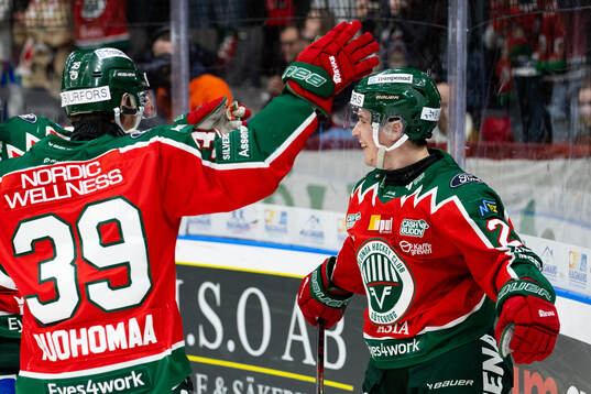 Frölundas Jere Innala jublar