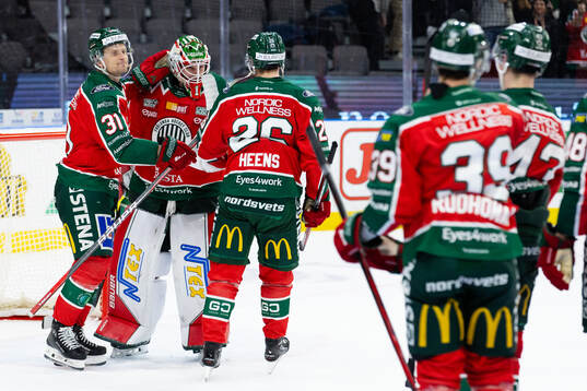 Frölundas Nicklas Lasu, målvakt Lars Johansson och Isac