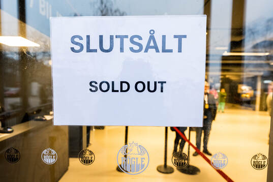 Bild på en skylt med texten ”Slutsålt”