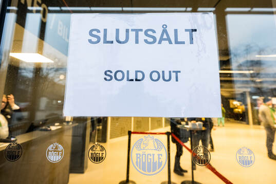 Bild på en skylt med texten ”Slutsålt”