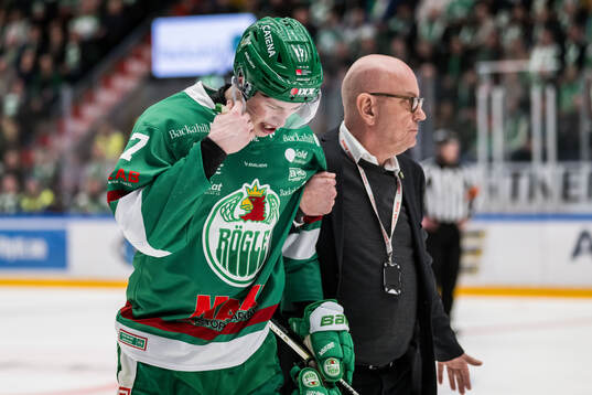 Rögles Simon Zether lämnar isen