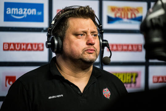 MoDos tränare Mattias Karlin deppar
