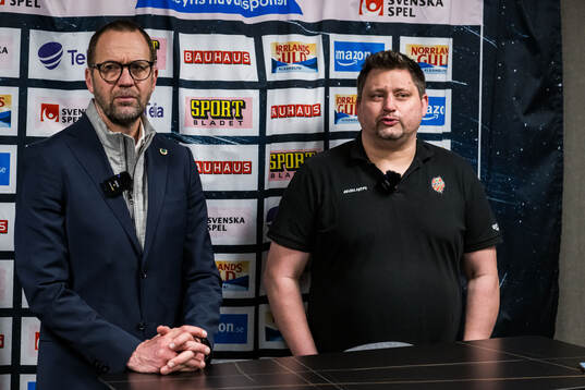 Rögles tränare Roger Hansson och MoDos tränare Mattias