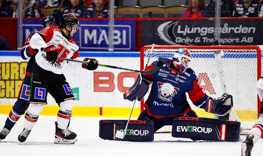 Örebros Danick Martel och Linköpings målvakt Jesper