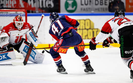 Linköpings Broc Little gör mål 2-1