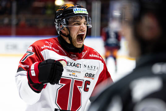 Örebros Glenn Gustafsson jublar