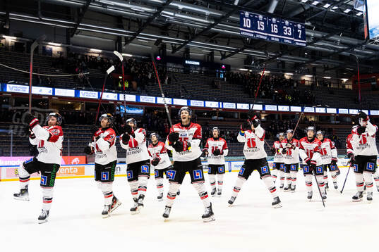 Örebros spelare jublar