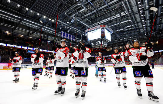 Örebros spelare jublar