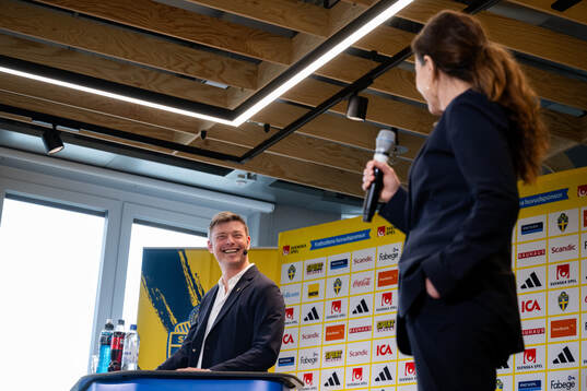 Head coach Jon Dahl Tomasson of the Swedish national