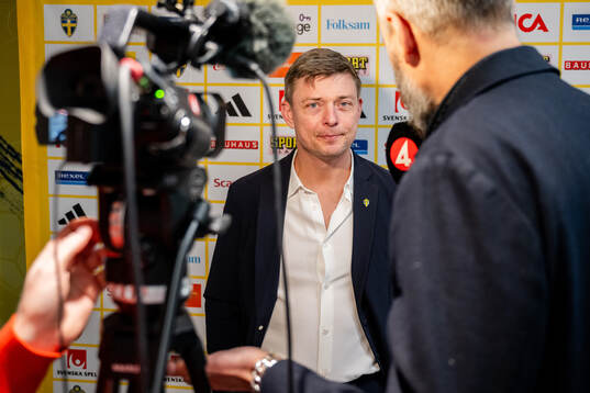 Head coach Jon Dahl Tomasson of the Swedish national
