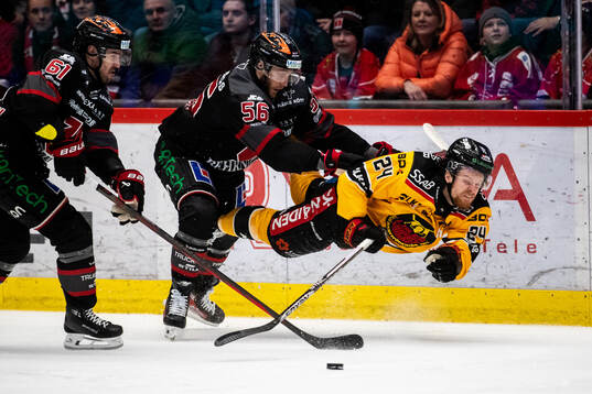 Örebros Robin Norell och Luleås Brendan Shinnimin