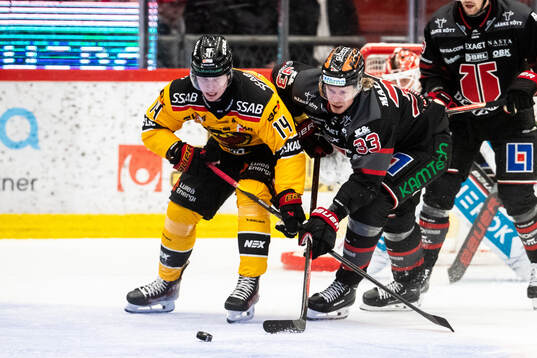Luleås Jonas Berglund och Örebros Christopher Mastomäki