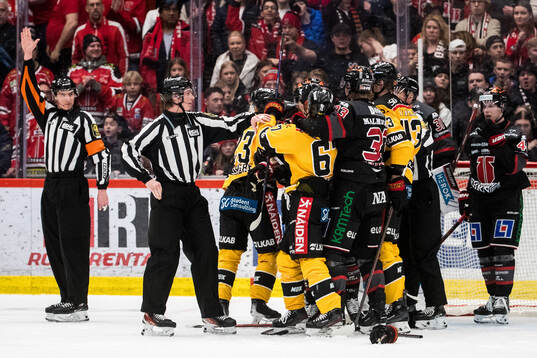Luleås Linus Omark i bråk med Örebros spelare