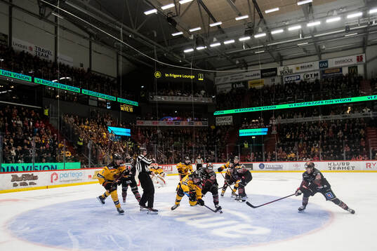 Luleås Juhani Tyrväinen och Örebros Hannes Björninen