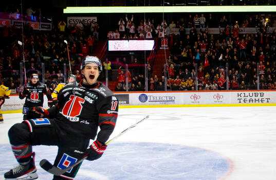 Örebros Danick Martel jublar vid 1-0