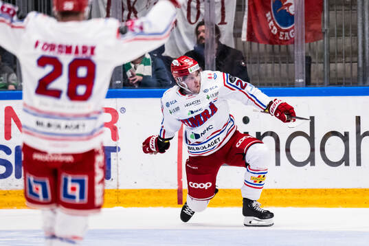Timrås Filip Hållander jublar