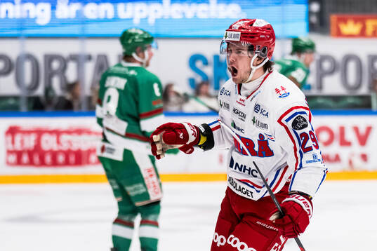 Timrås Filip Hållander jublar