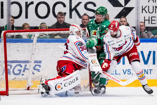 Rögles Rodrigo Abols mot Timrås Jacob Johansson och Per
