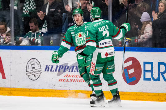 Rögles Albin Sundsvik och Michael Kapla jublar