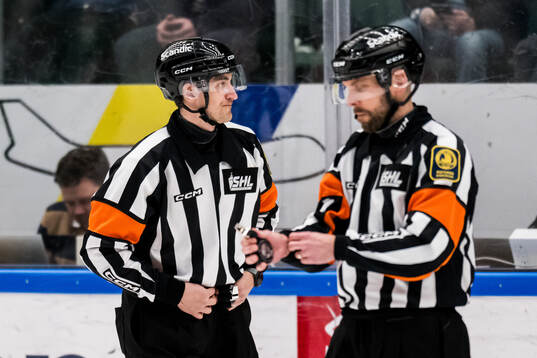 Domare Kristoffer Folkstrand och Marcus Linde