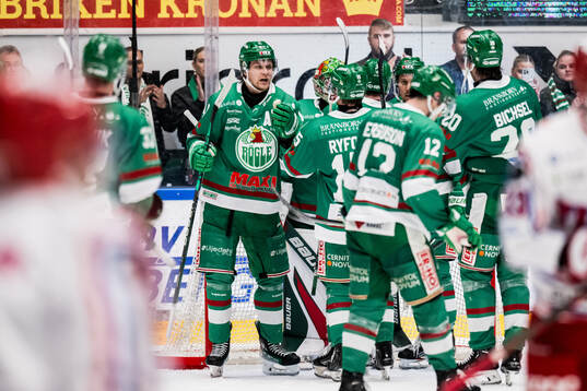 Rögles Rodrigo Abols jublar med lagkamrater
