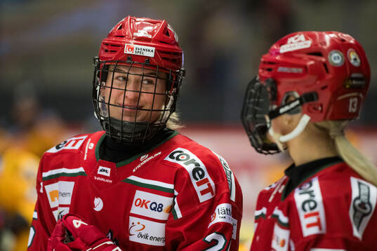 MoDos Maja Grundström innan ishockeymatchen i SDHL mellan