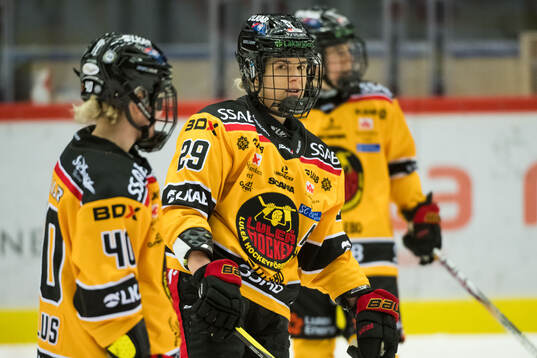 Luleås Emma Nordin innan final ett i SDHL mellan Modo och