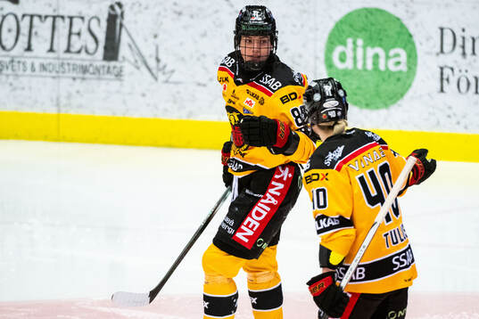 Luleås Ronja Savolainen jublar
