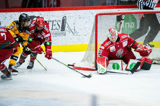 Luleås Emma Nordin mot Modos Taylor House och målvakt