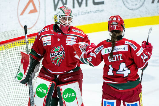 Modos målvakt Andrea Brändli och Emma Seitz
