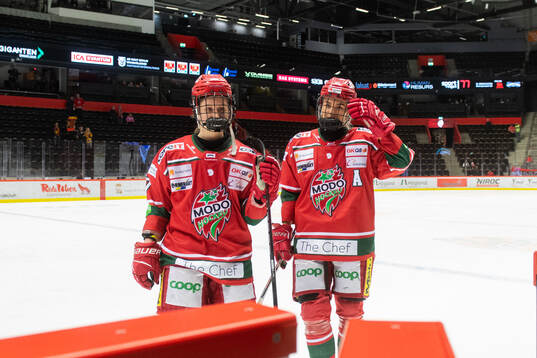 Modos Lina Ljungblom och Wilma Sundin deppar