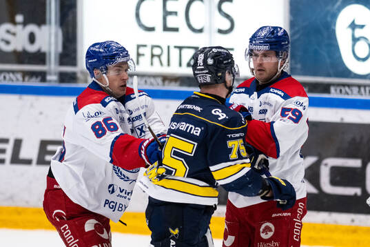 Oskarshamns Lukas Jasek och Oskarshamns Anton Mylläri mot