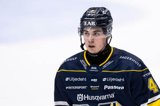 HV71s Hugo Fransson deppar