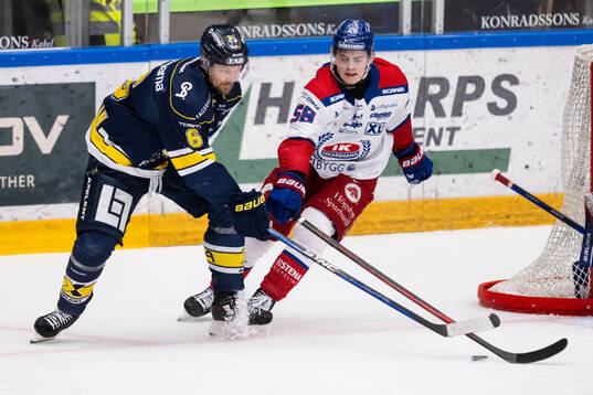 HV71s Anton Strålman och  Oskarshamns Hugo Jonasson