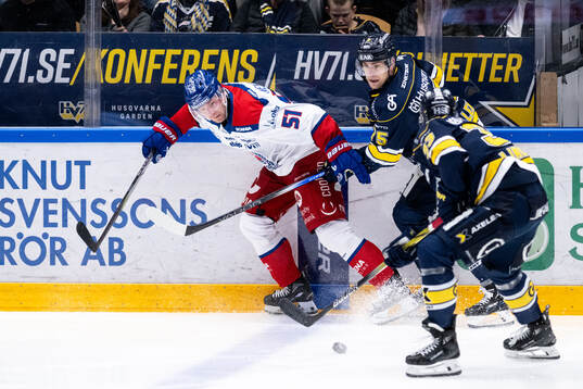 Oskarshamns Markus Nenonen och HV71s Radan Lenc